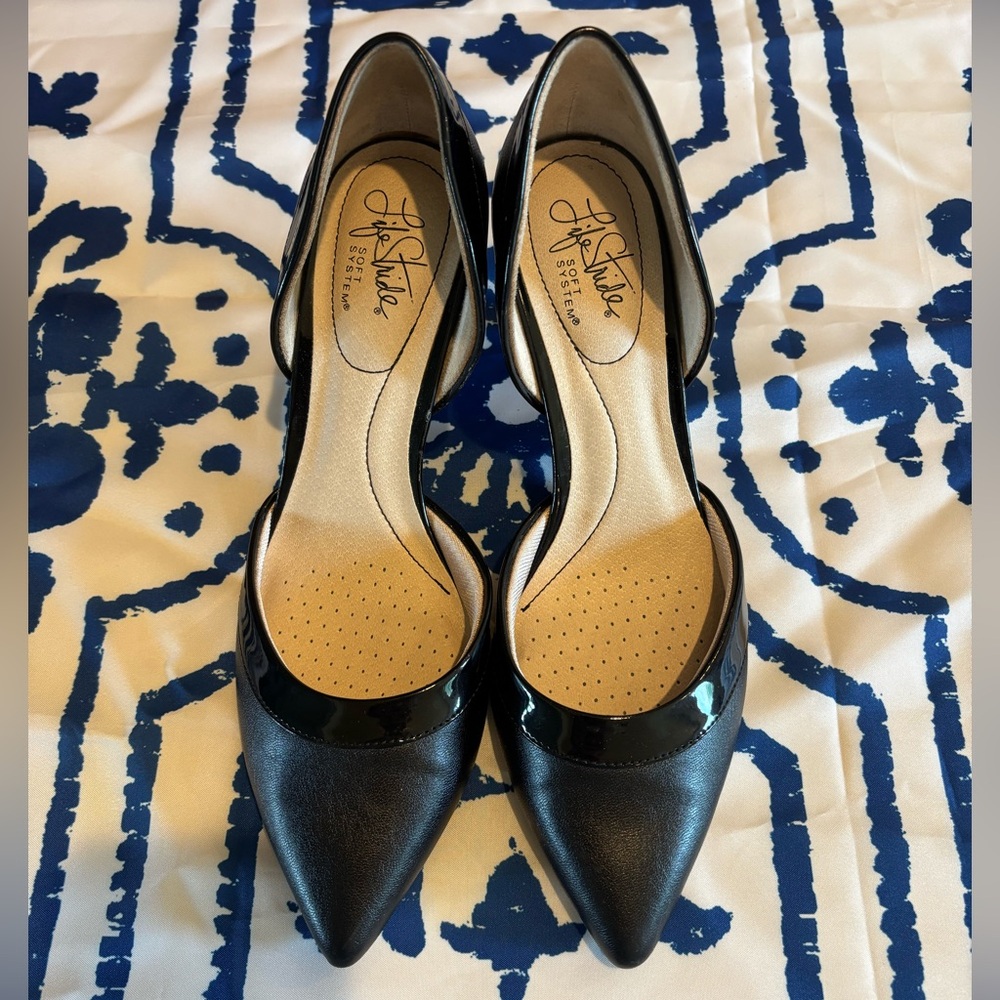 Life Stride Soft Systems Black Pointed Toe Flats- Size 8M